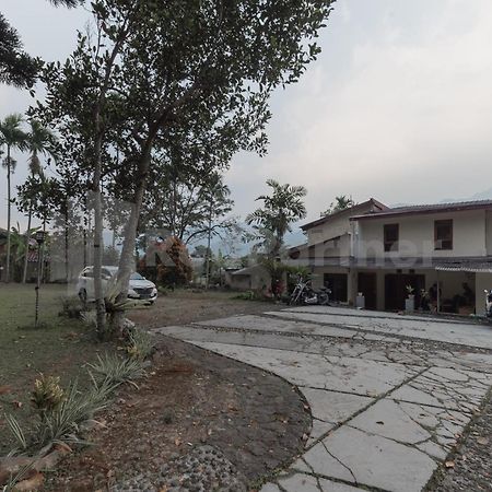 Bens Homestay Mitra Reddoorz Bogor Exterior foto